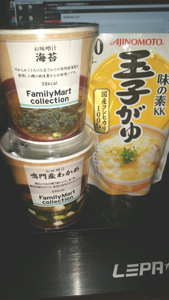 おかゆと味噌汁