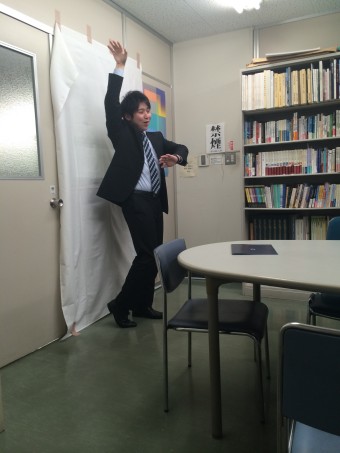 パンフ用写真撮影中のほんま