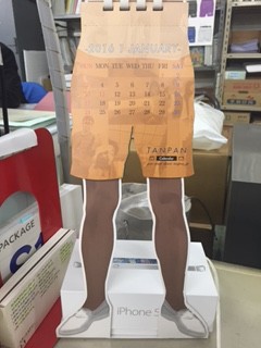 ちょっと反っていたのでおもしを入れています