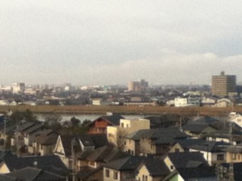 手前だけに雲が…