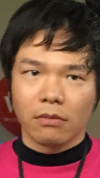 髪の毛散らかってます