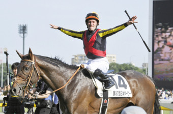 @æWQñú{_[r[ð§µ½hDeÆ~REf[Rè£nê