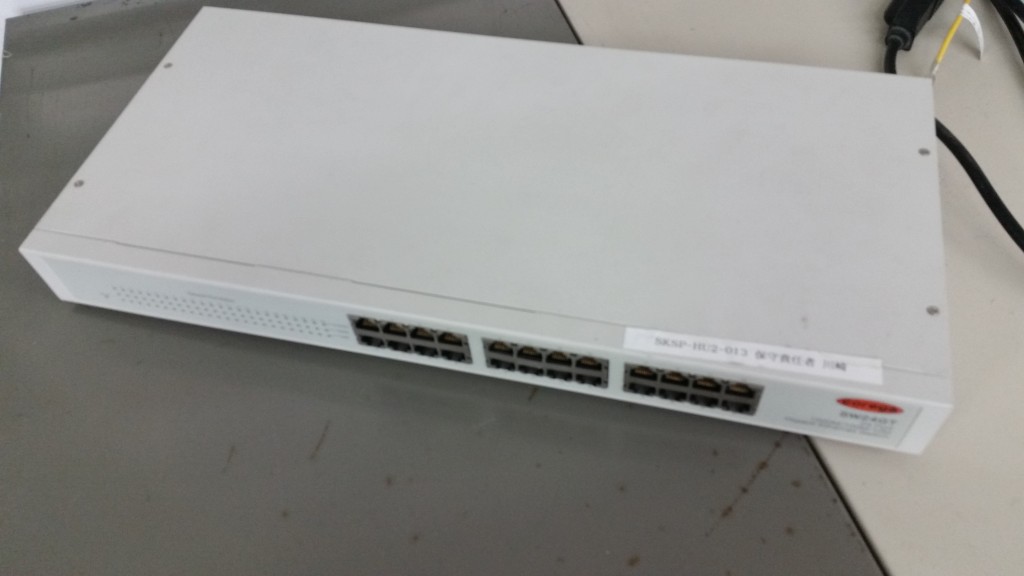 急におとがうるさくなった、24ポートのLANのハブ