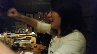 熱く語る、いつまでも新妻「岸」