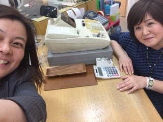 あまりに嬉しくて記念撮影。 でも腕が短くうまく自撮りができていない様子