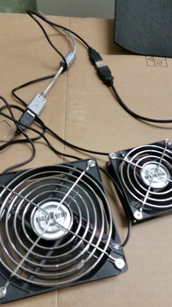 熱対策に、USBのファンを利用