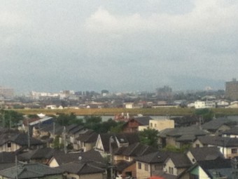 毎日毎日スカっとしませんね