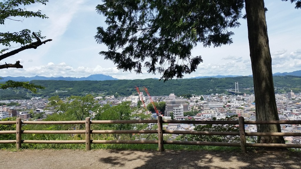 見晴らしの丘 オープニングで、子どものころに皆で集まっているカットに使われた場所