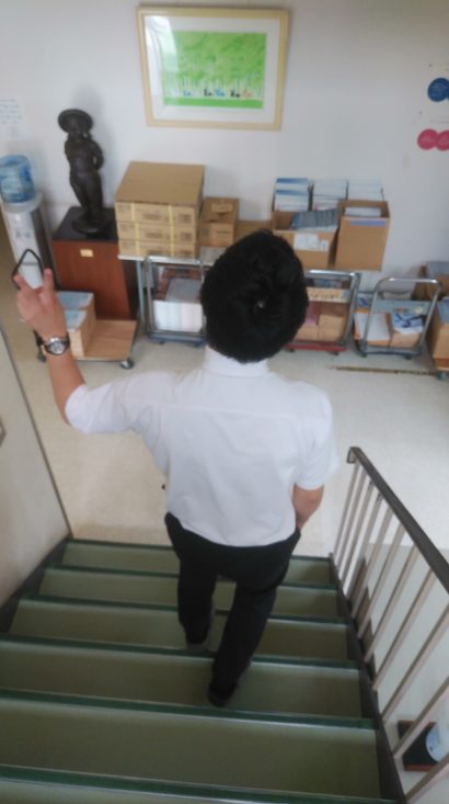 Ep696 階段を下りる男 Ep696 階段を下りる男